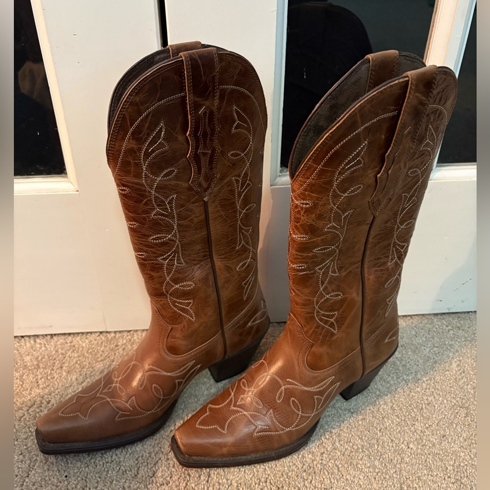 Ariat Women's Heritage Dark Tan StretchFit Snip Toe Cowboy Boots